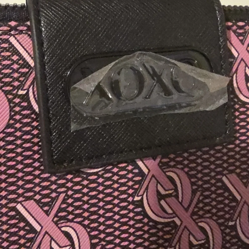 XOXO NWT Monogrammed Large Wristlet - Picture 3 of 9